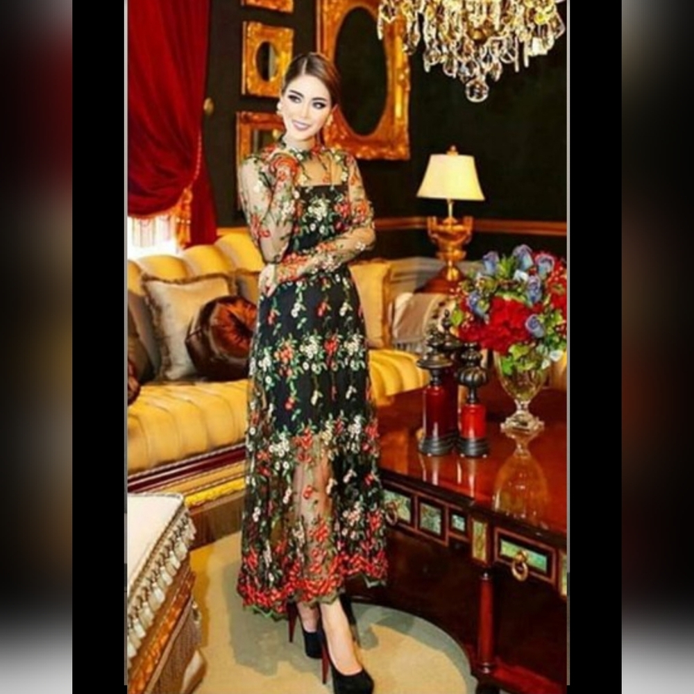 Vone Victorian Neck Floral Embroidered Midi Dress Womem Size 4